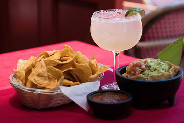 chips, margarita and guacamole